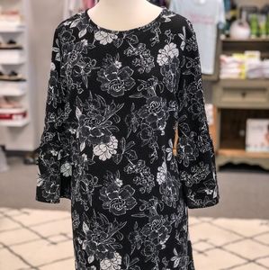 Ingrid & Isabel Maternity B&W Floral Dress